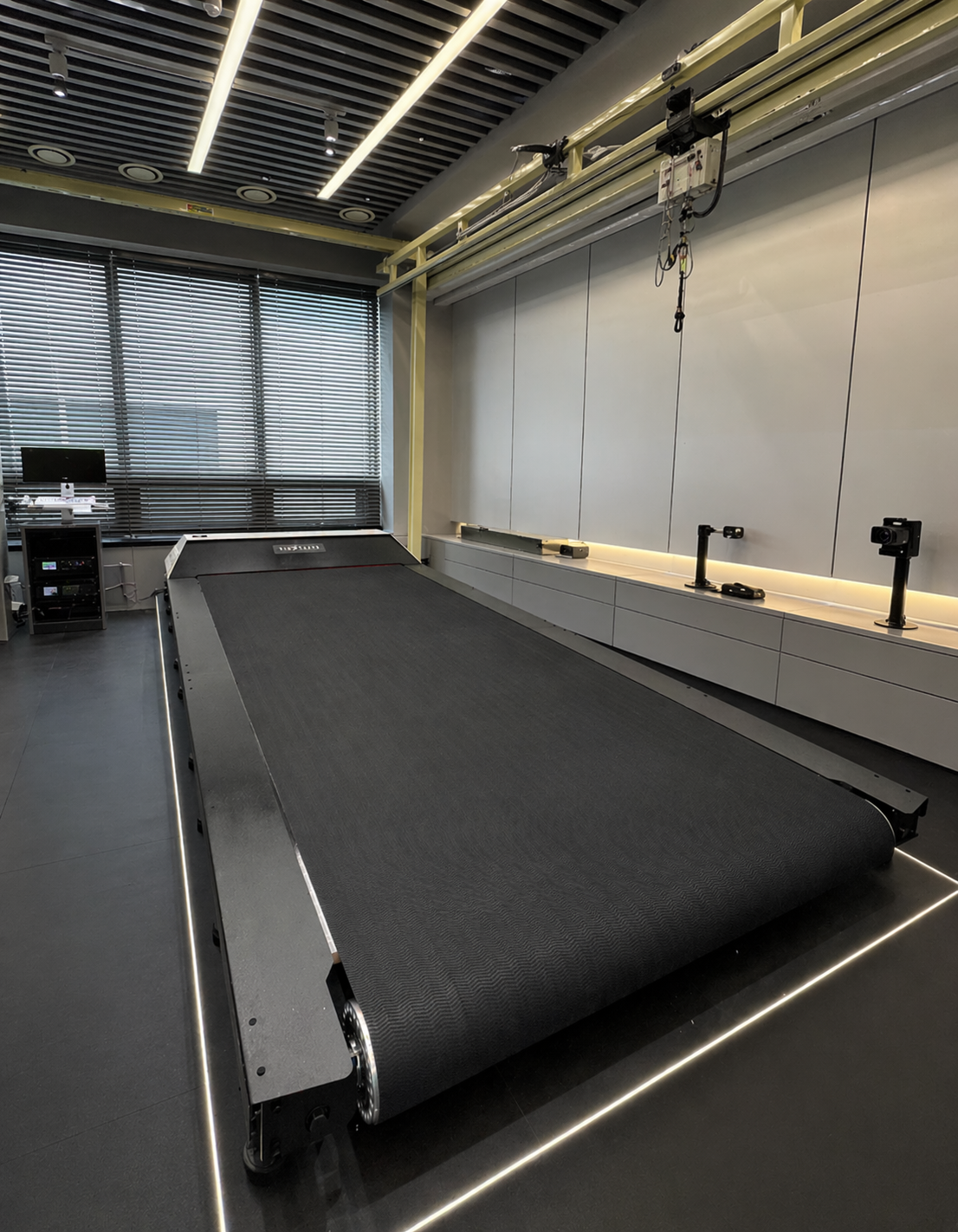 KIMSLAB KUT-2000L large scale humanoid and quadruped robot locomotion platform